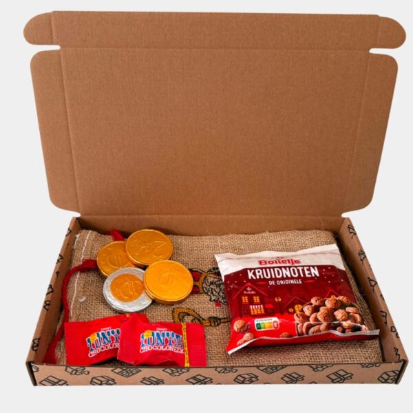 Sinterklaaspakket brievenbus met tiny tony chocolademuntjes, pepernoten en jute zakje