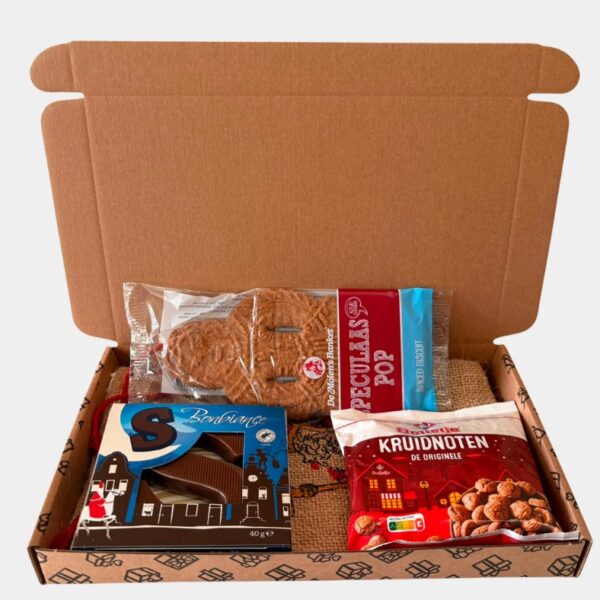 Sinterklaaspakket met chocoladeletter, pepernoten, jutezak en speculaaspop