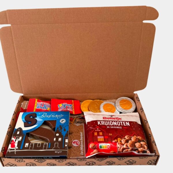 Sinterklaaspakket met chocoladeletter, speculaaspop, pepernoten, chocolademuntjes en jutezak