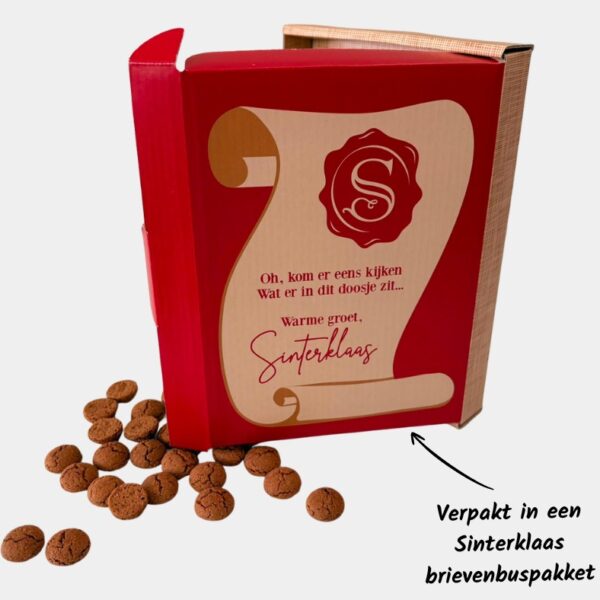 Verpakt in een feestelijk Sinterklaas brievenbuspakket